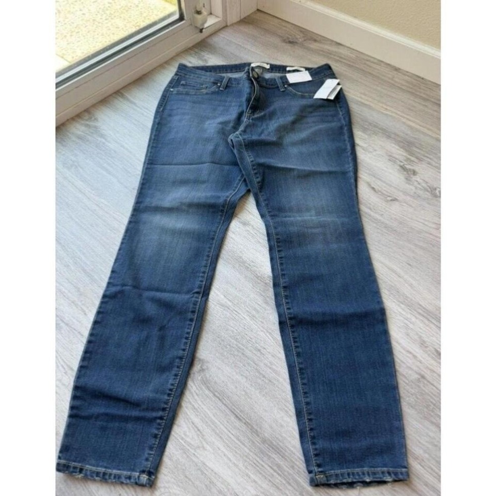 NWT JESSICA SIMPSON WOMEN JUNIOR JEANS SIZE 18